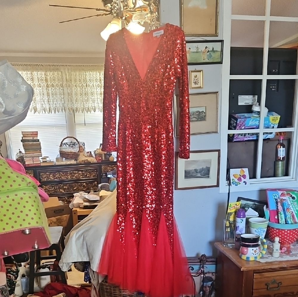 Elegant Red Sequin Evening Dress